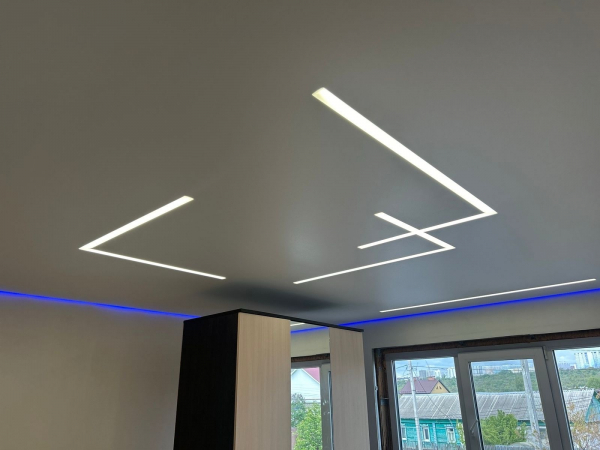 Стоимость сатинового потолка в кухне 12 м²