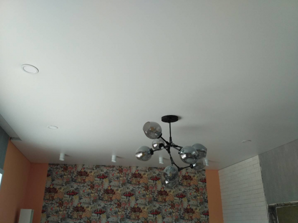 Белый матовый потолок