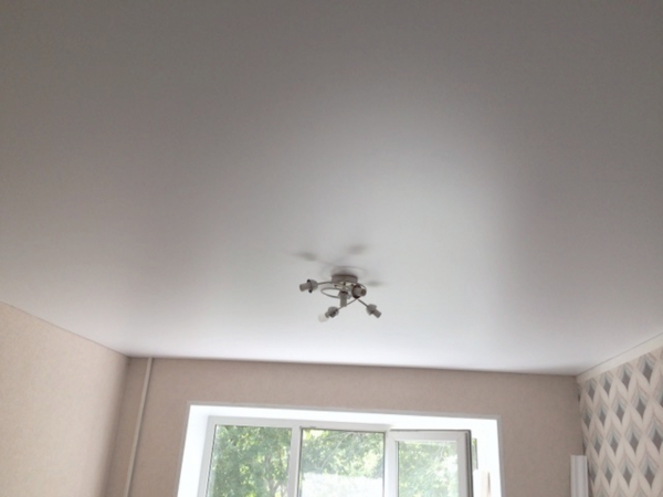 Натяжной потолок в детскую