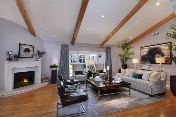 Люстра в подарок